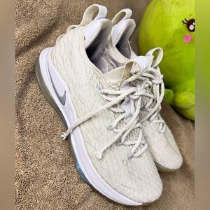 Nike Lebron 15 Low Sneakers Men Size 8.5 Basketball Athletic Streetwear